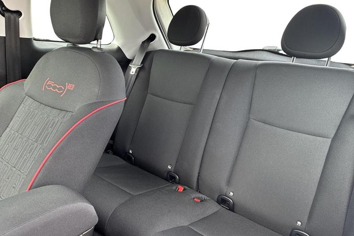 Hvid Fiat 500e fra 2025