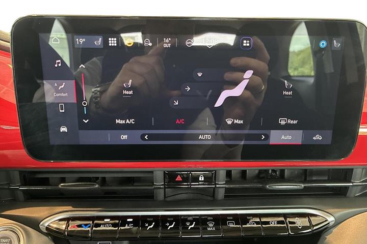 Hvid Fiat 500e fra 2025