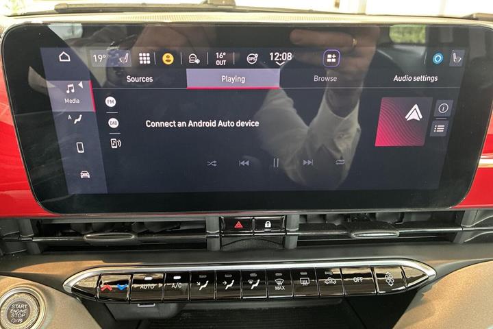 Hvid Fiat 500e fra 2025