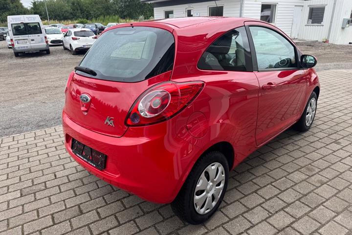 Rød Ford Ka fra 2014