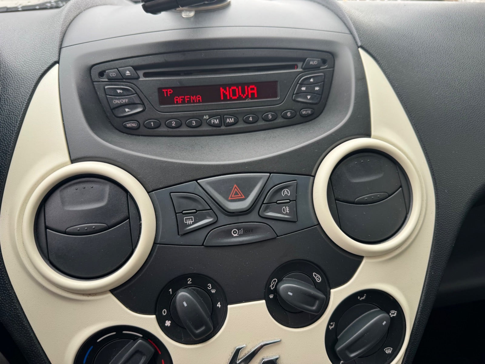 Rød Ford Ka fra 2014