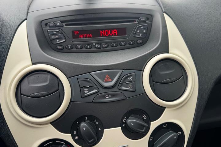 Rød Ford Ka fra 2014