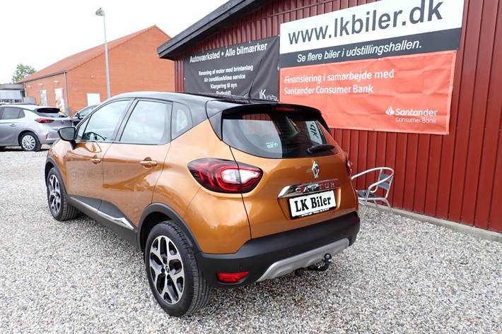 Orange Renault Captur fra 2018