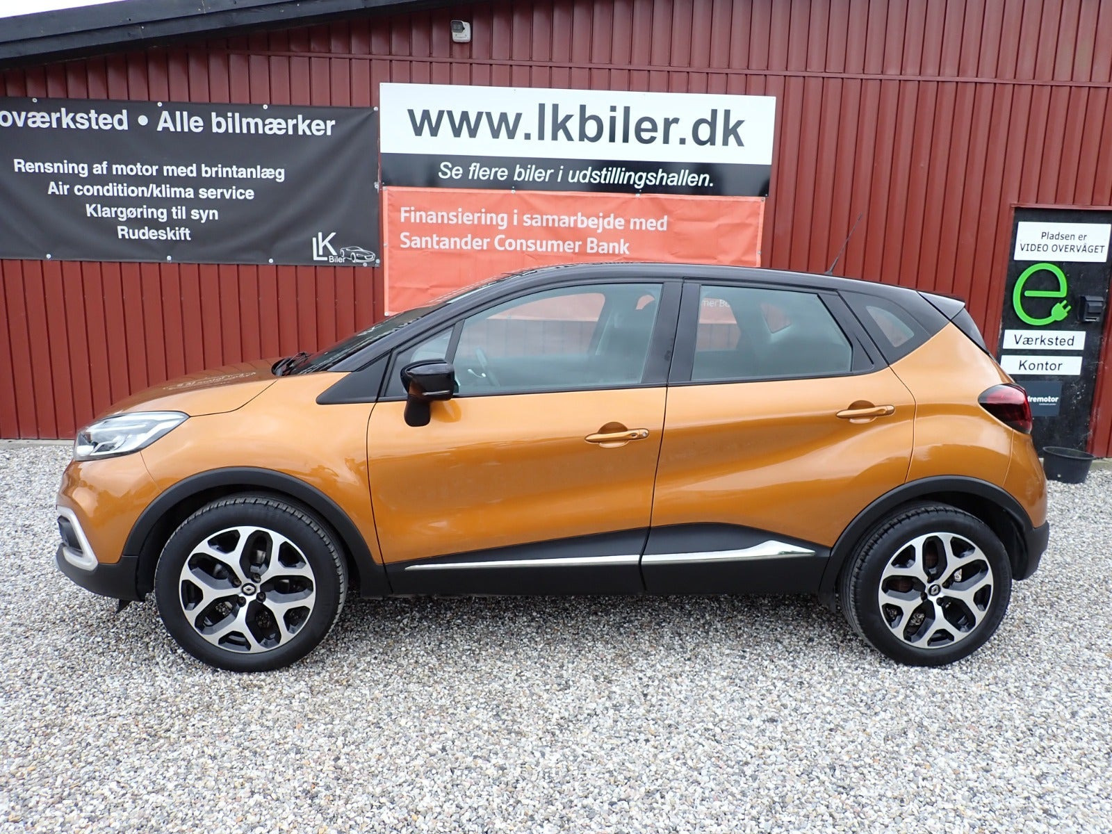 Orange Renault Captur fra 2018