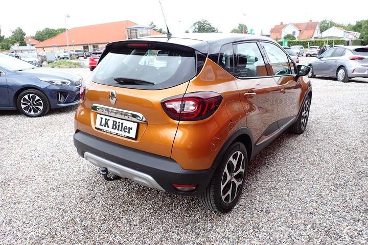 Orange Renault Captur fra 2018