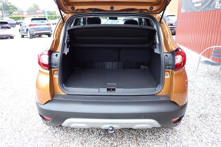 Orange Renault Captur fra 2018