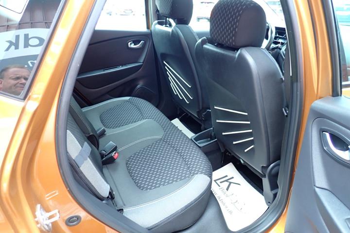 Orange Renault Captur fra 2018