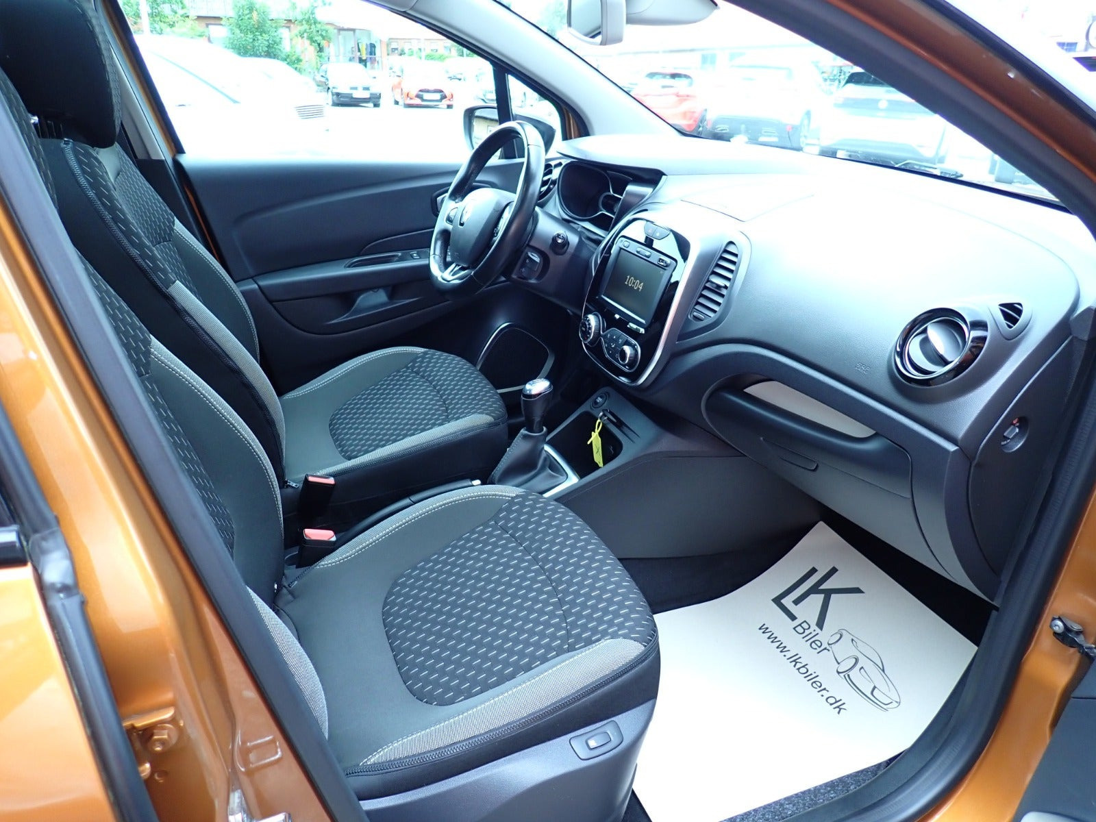Orange Renault Captur fra 2018