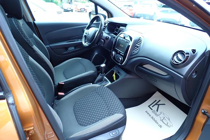 Orange Renault Captur fra 2018