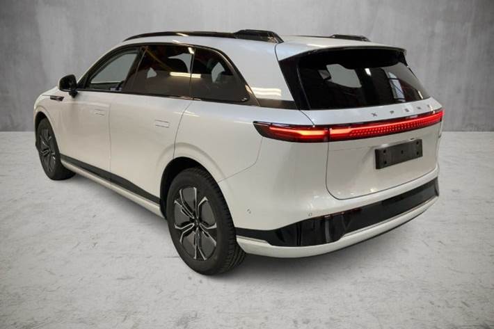 Hvid Xpeng G9 fra 2023