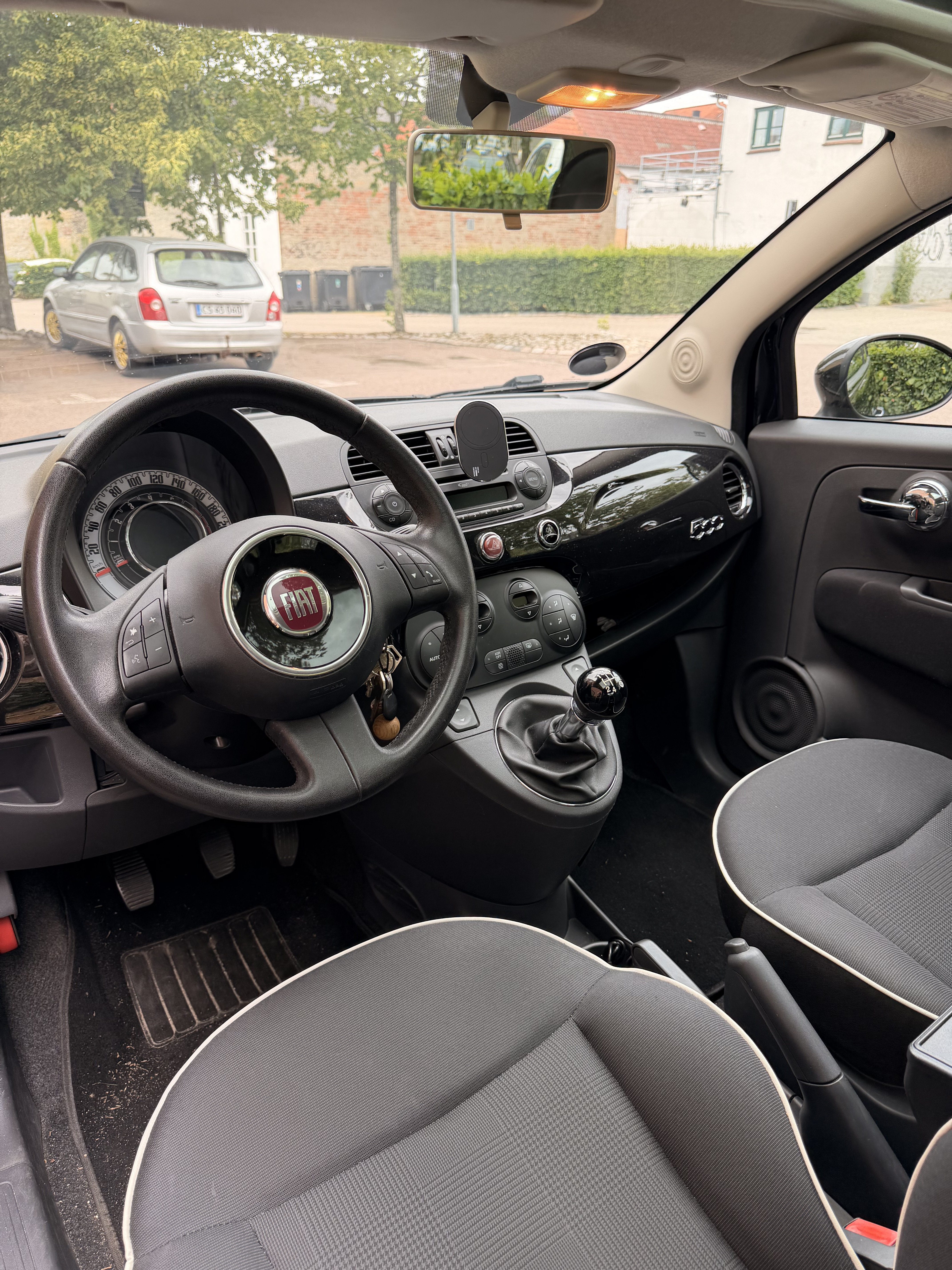 Sort Fiat 500 fra 2014