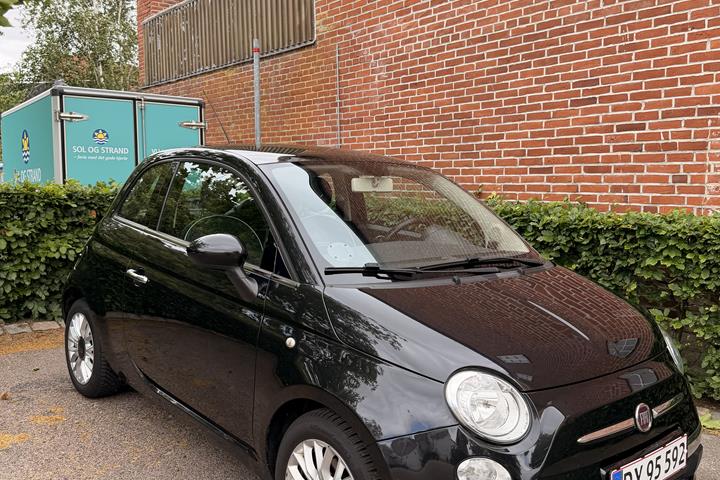Sort Fiat 500 fra 2014