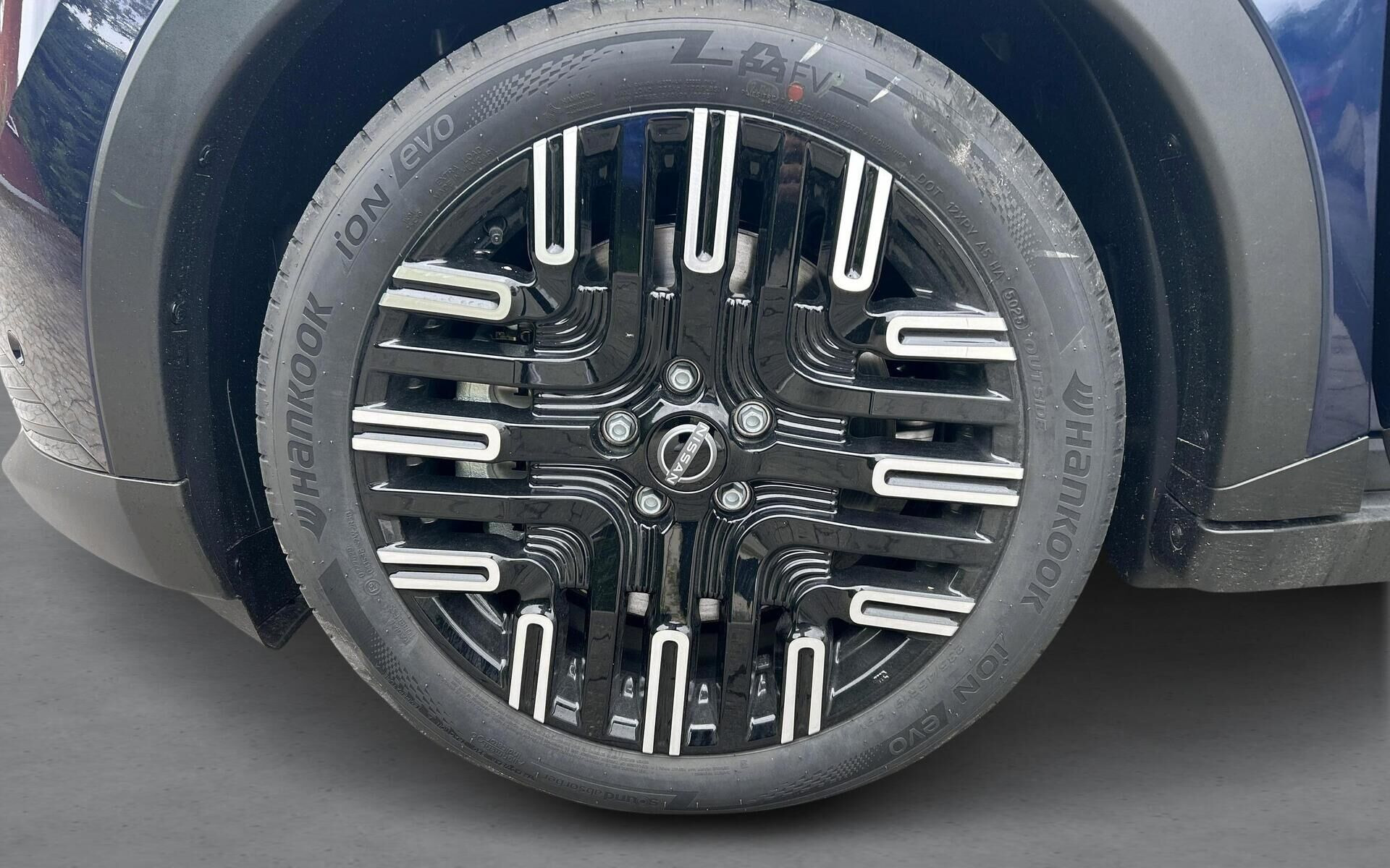Blå Nissan Leaf fra 2026
