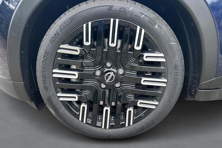 Blå Nissan Leaf fra 2026