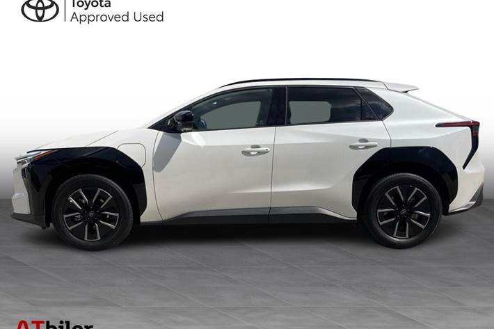 Hvid Toyota BZ4X fra 2026