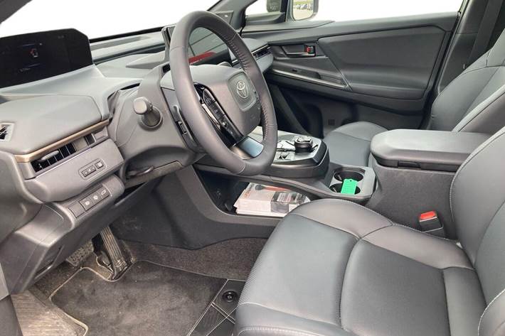 Sort Toyota BZ4X fra 2026