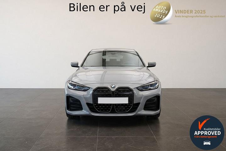 Grå BMW i4 fra 2024