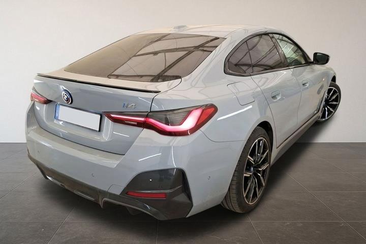 Grå BMW i4 fra 2024