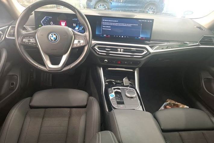 Grå BMW i4 fra 2024