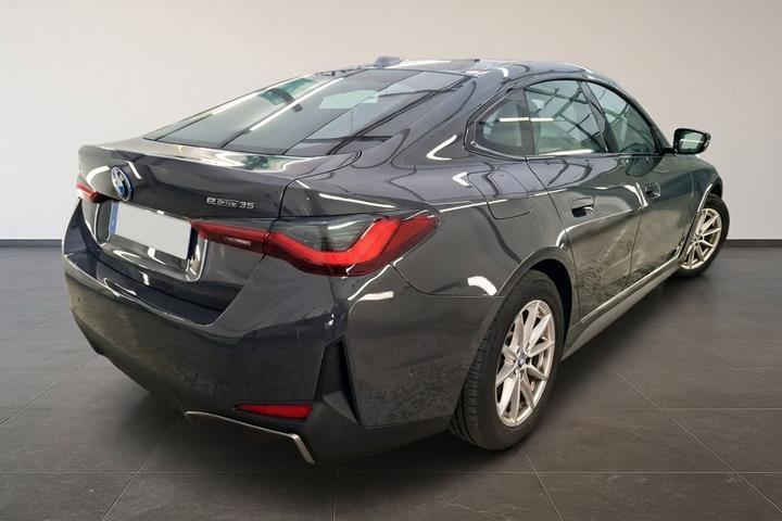 Grå BMW i4 fra 2024