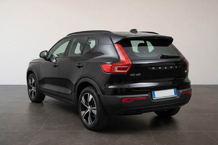 Sort Volvo XC40 fra 2022