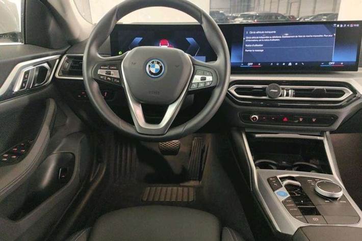 Hvid BMW i4 fra 2024