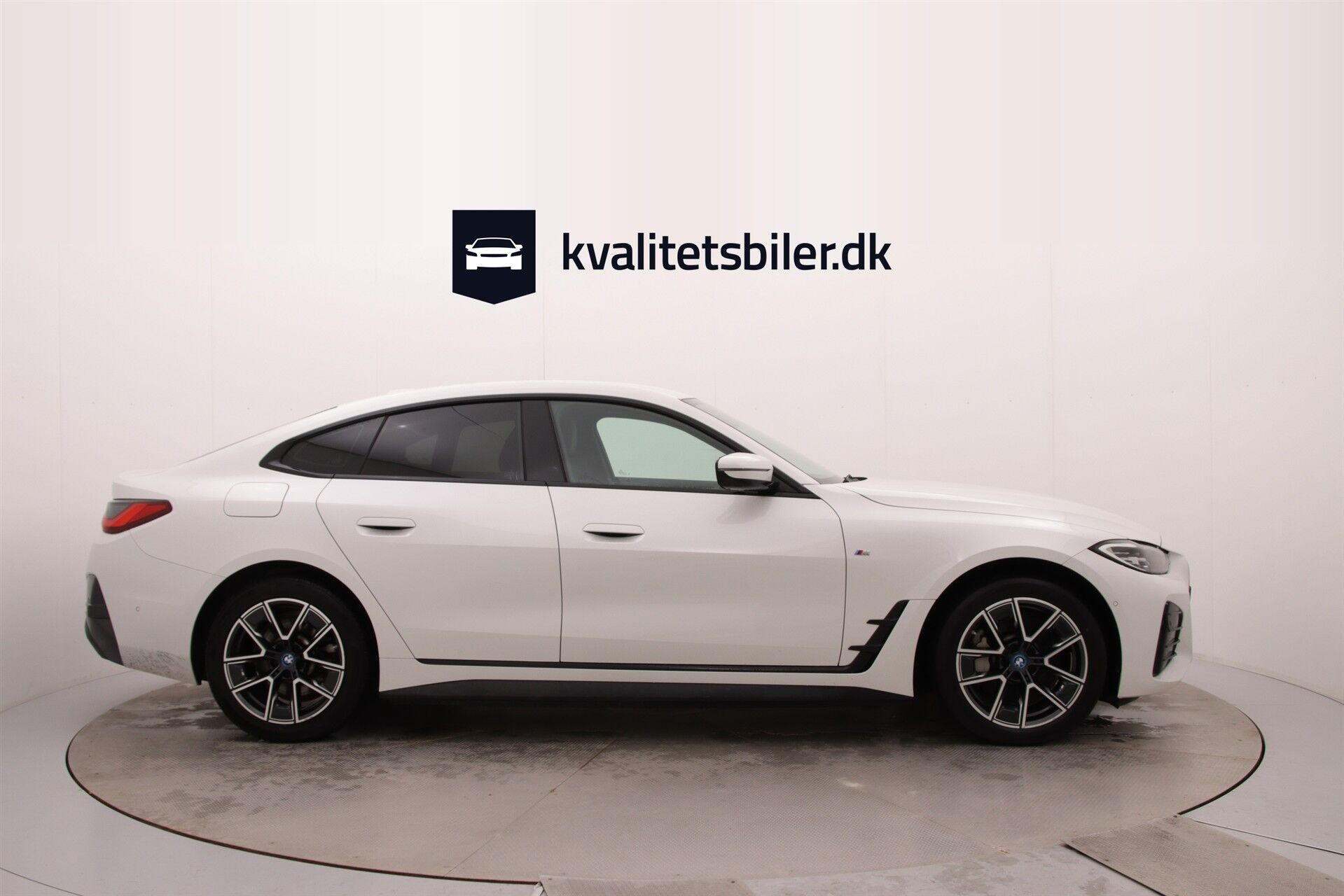 Hvid BMW i4 fra 2023