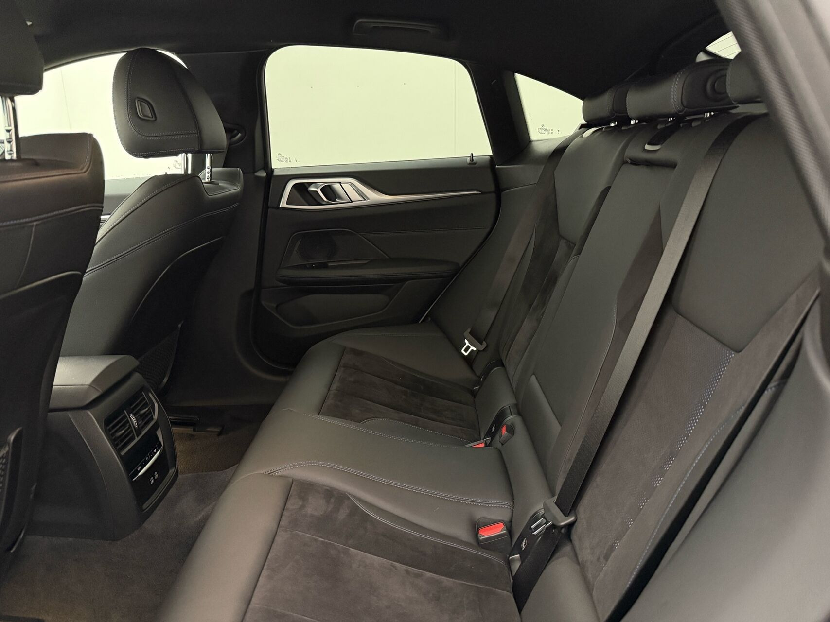 Hvid BMW i4 fra 2023