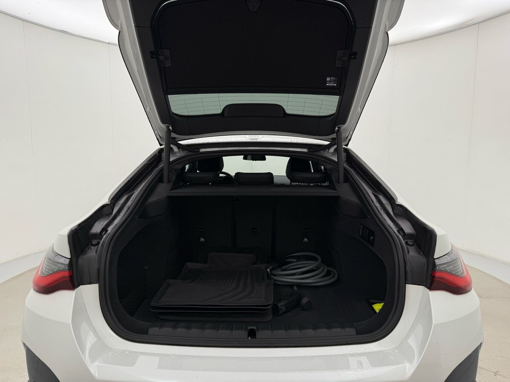 Hvid BMW i4 fra 2023