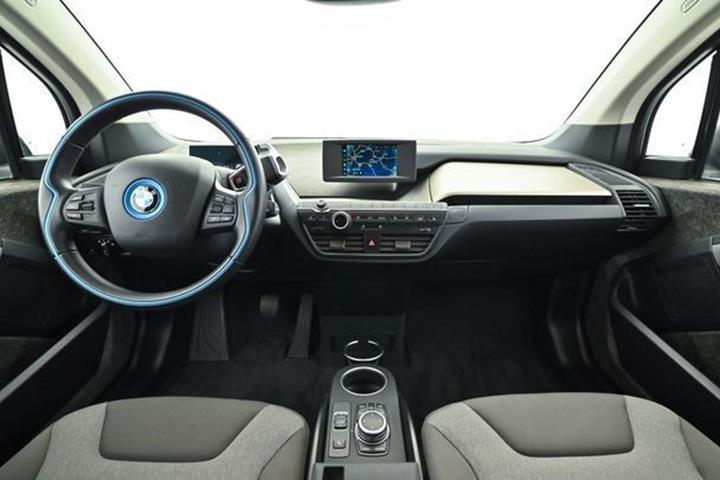 Hvid BMW i3 fra 2022