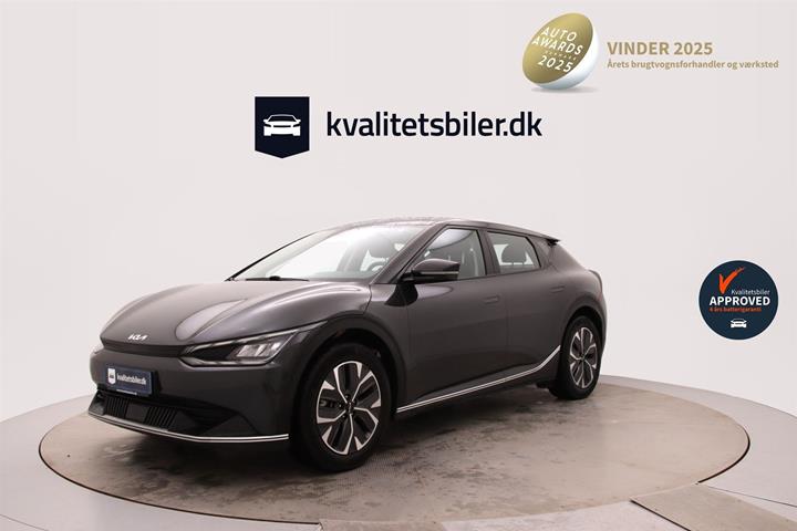 Grå Kia EV6 fra 2023 set udefra