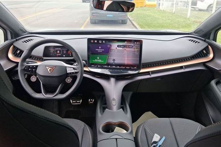 Hvid Cupra Tavascan fra 2025