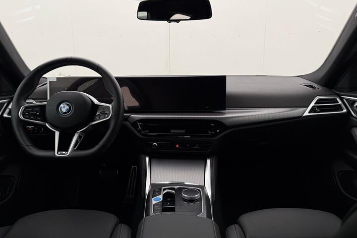 Sort BMW i4 fra 2025