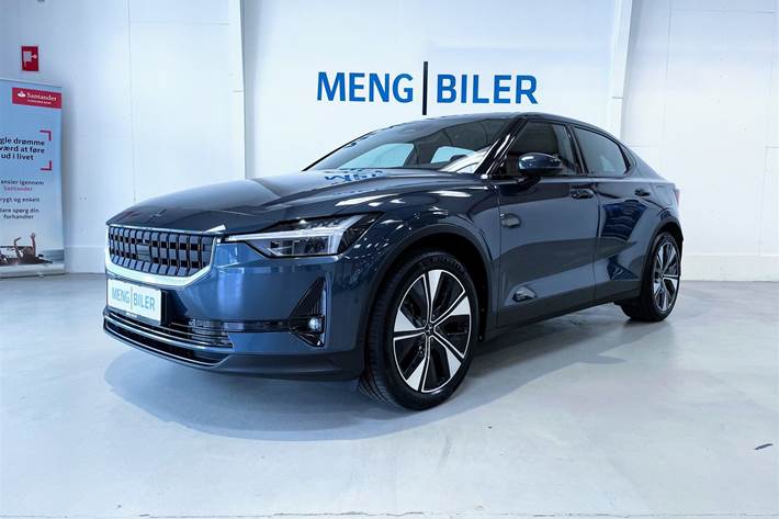 Blå Polestar 2 fra 2023 set udefra