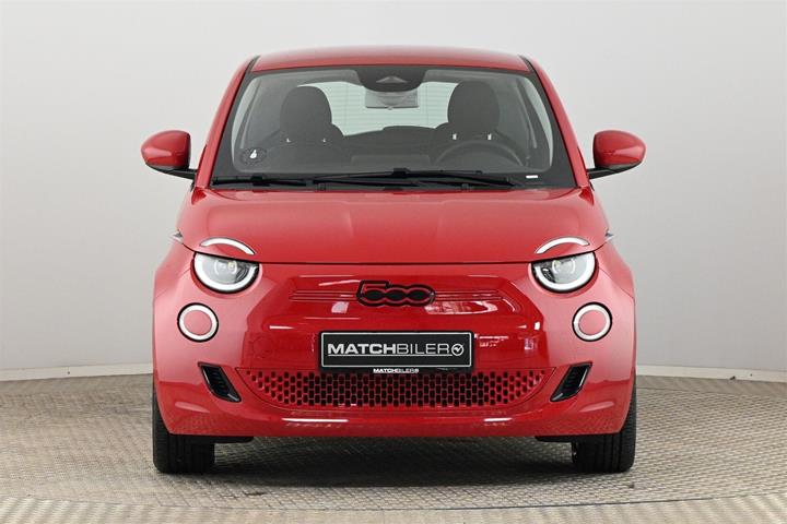 Rød Fiat 500e fra 2023