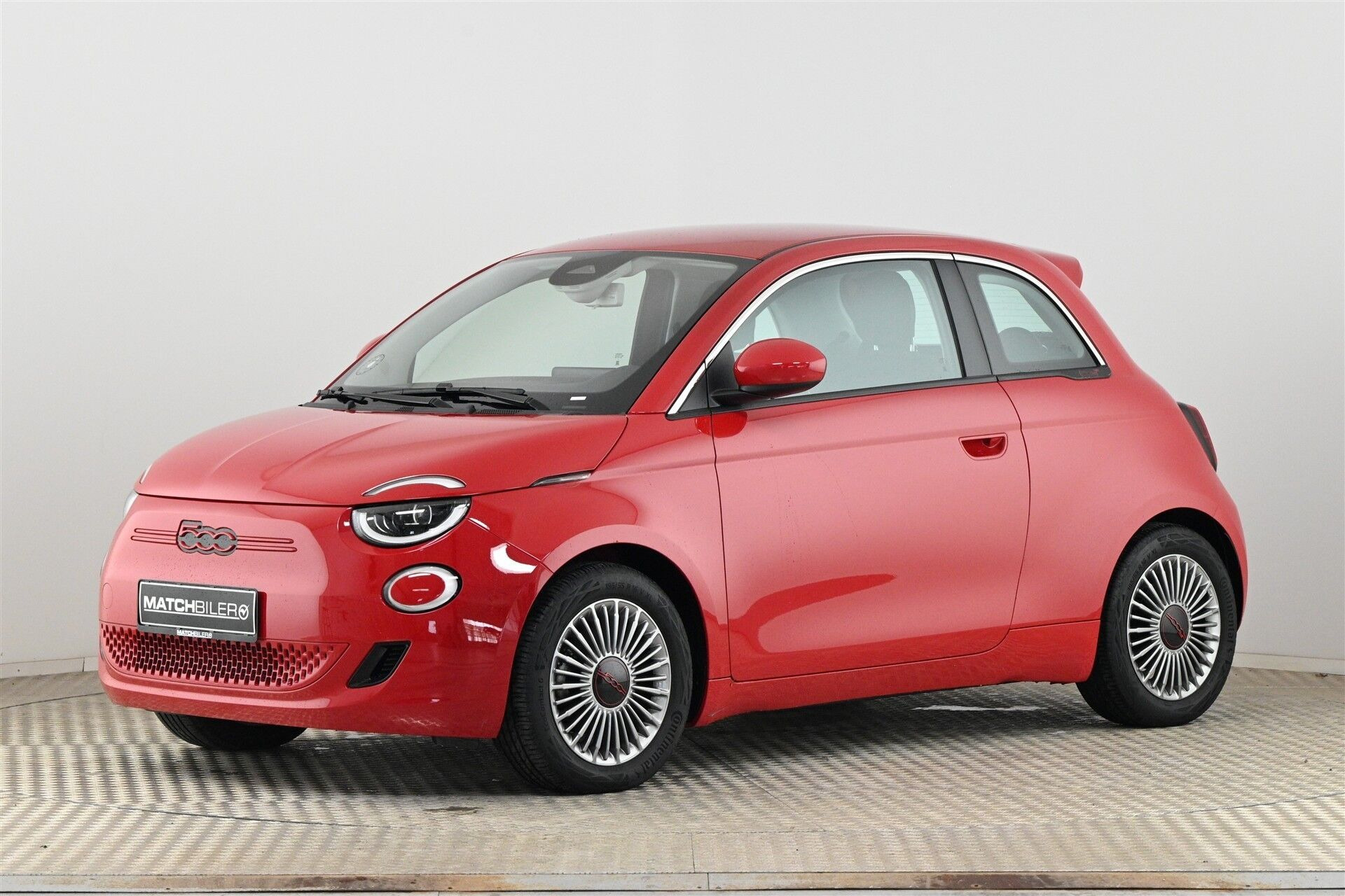 Rød Fiat 500e fra 2023