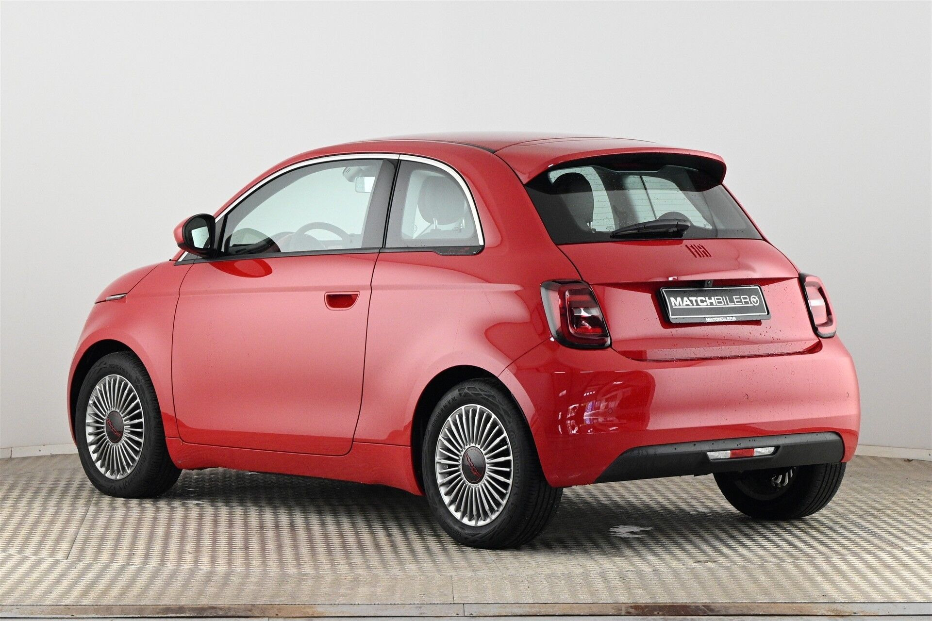 Rød Fiat 500e fra 2023