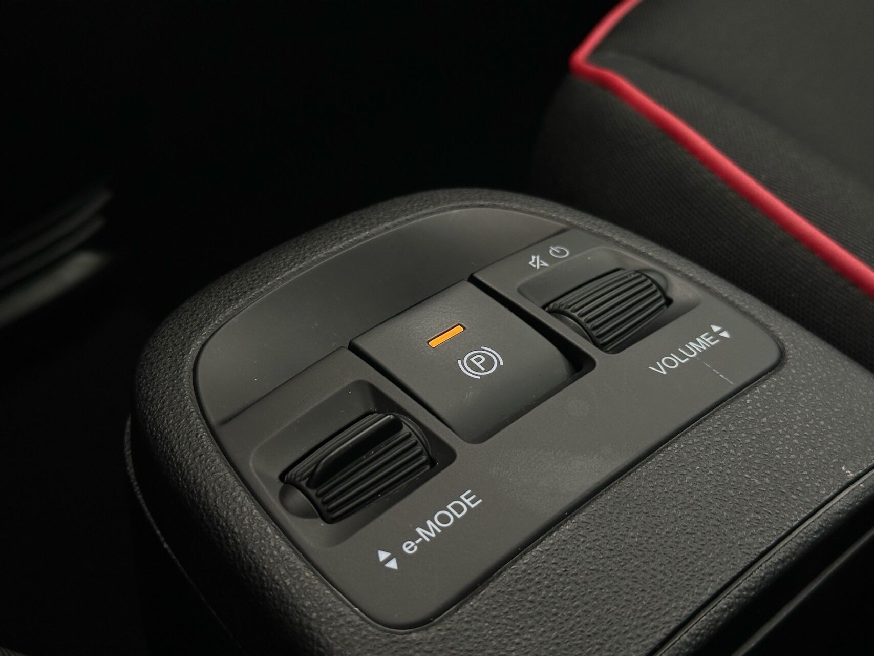 Rød Fiat 500e fra 2023