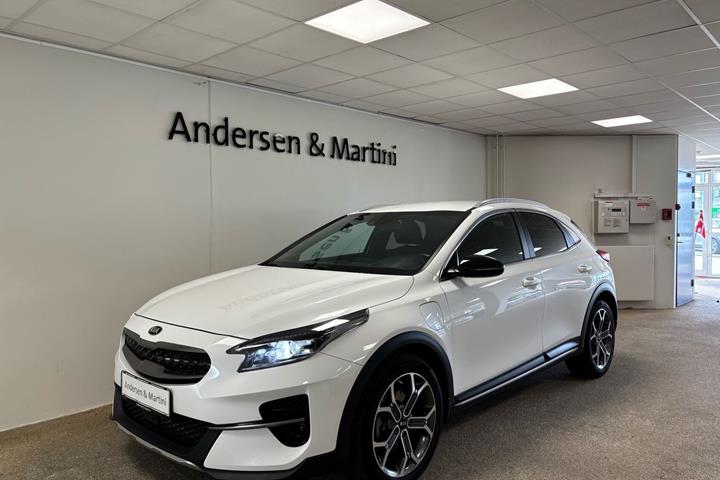 Hvid Kia XCeed fra 2021 set udefra