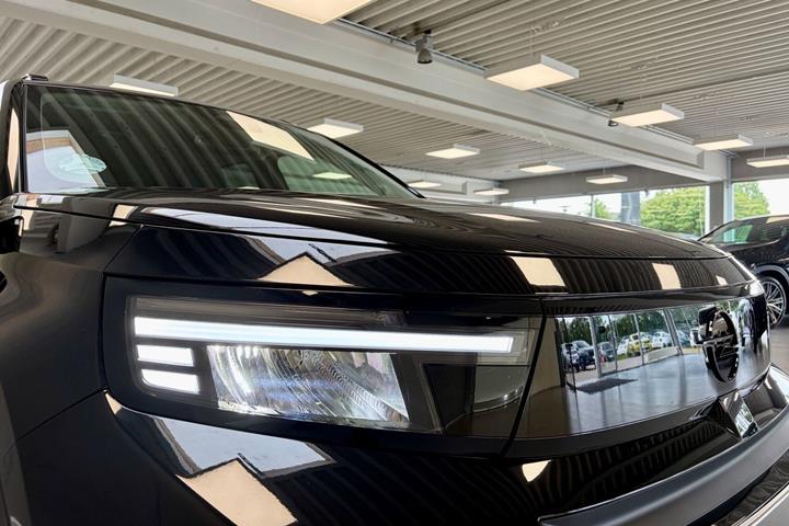 Sort Opel Frontera fra 2026