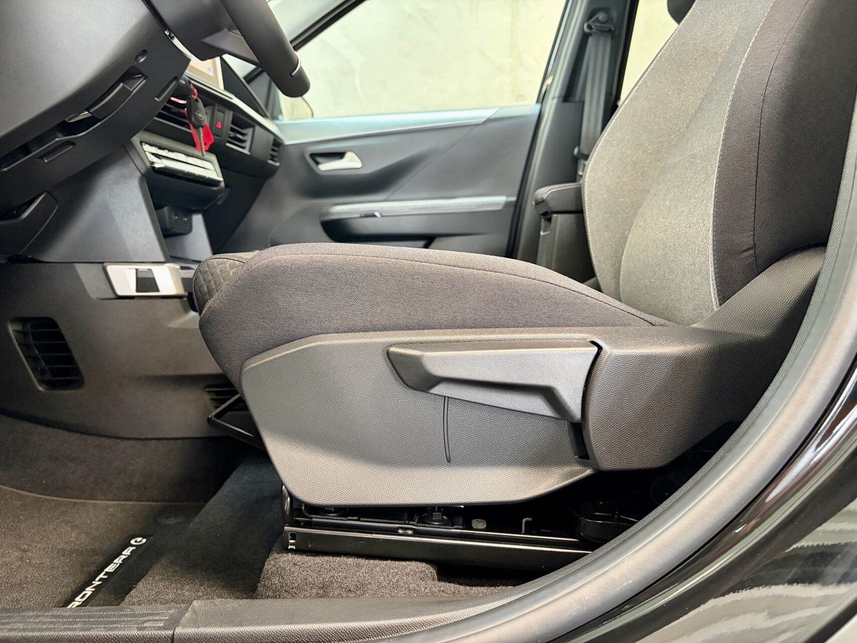 Sort Opel Frontera fra 2026