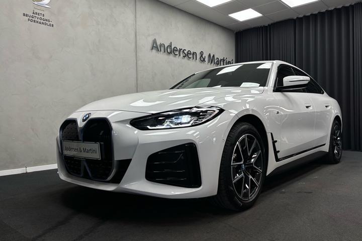 Hvid BMW i4 fra 2023