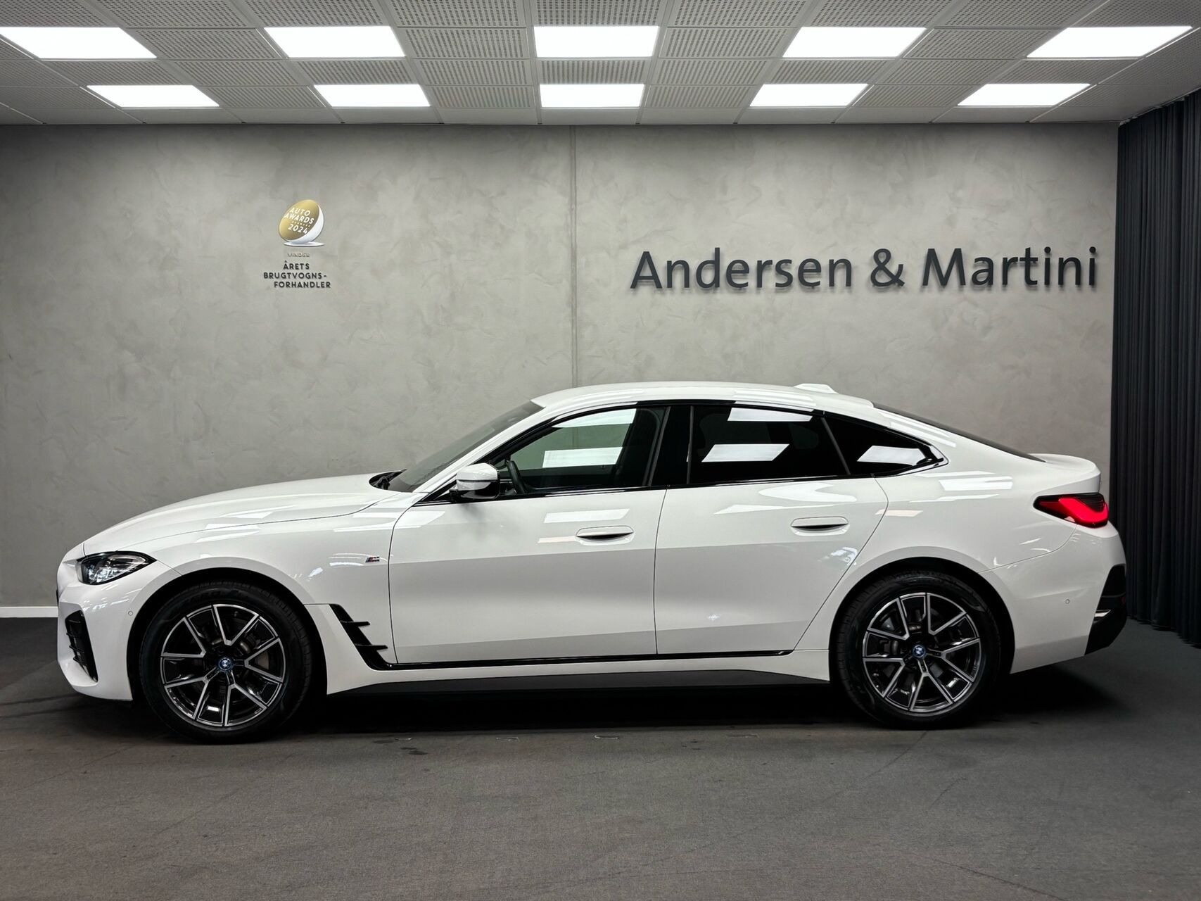 Hvid BMW i4 fra 2023