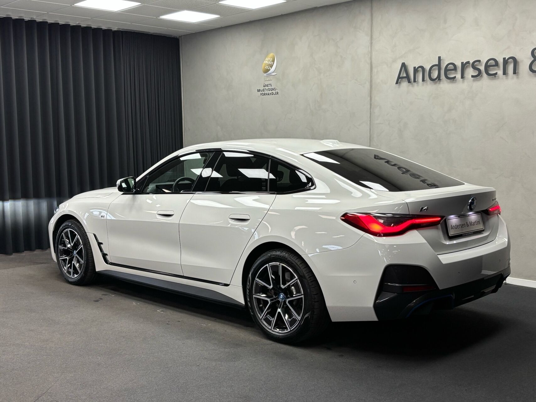 Hvid BMW i4 fra 2023