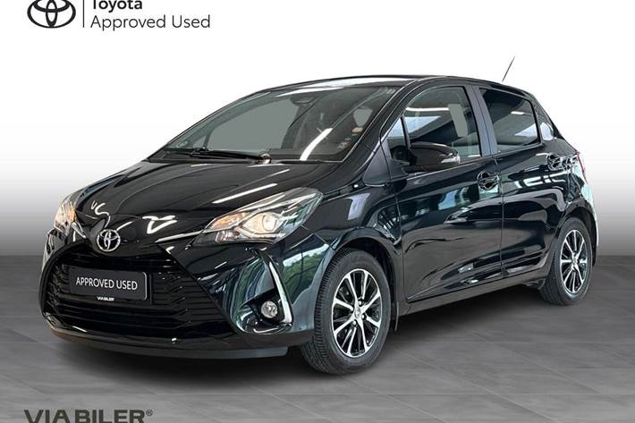 Sort Toyota Yaris fra 2018 set udefra