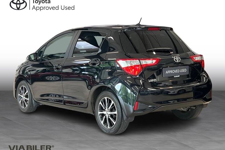 Sort Toyota Yaris fra 2018