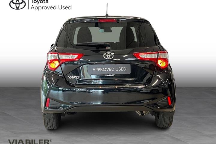 Sort Toyota Yaris fra 2018