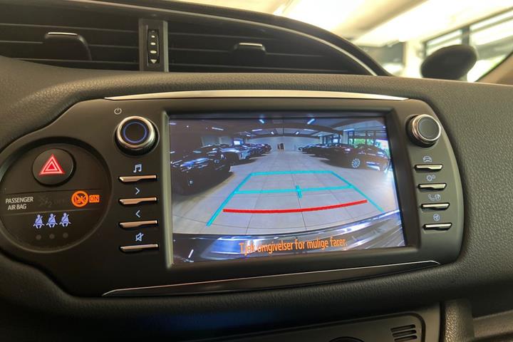 Sort Toyota Yaris fra 2018