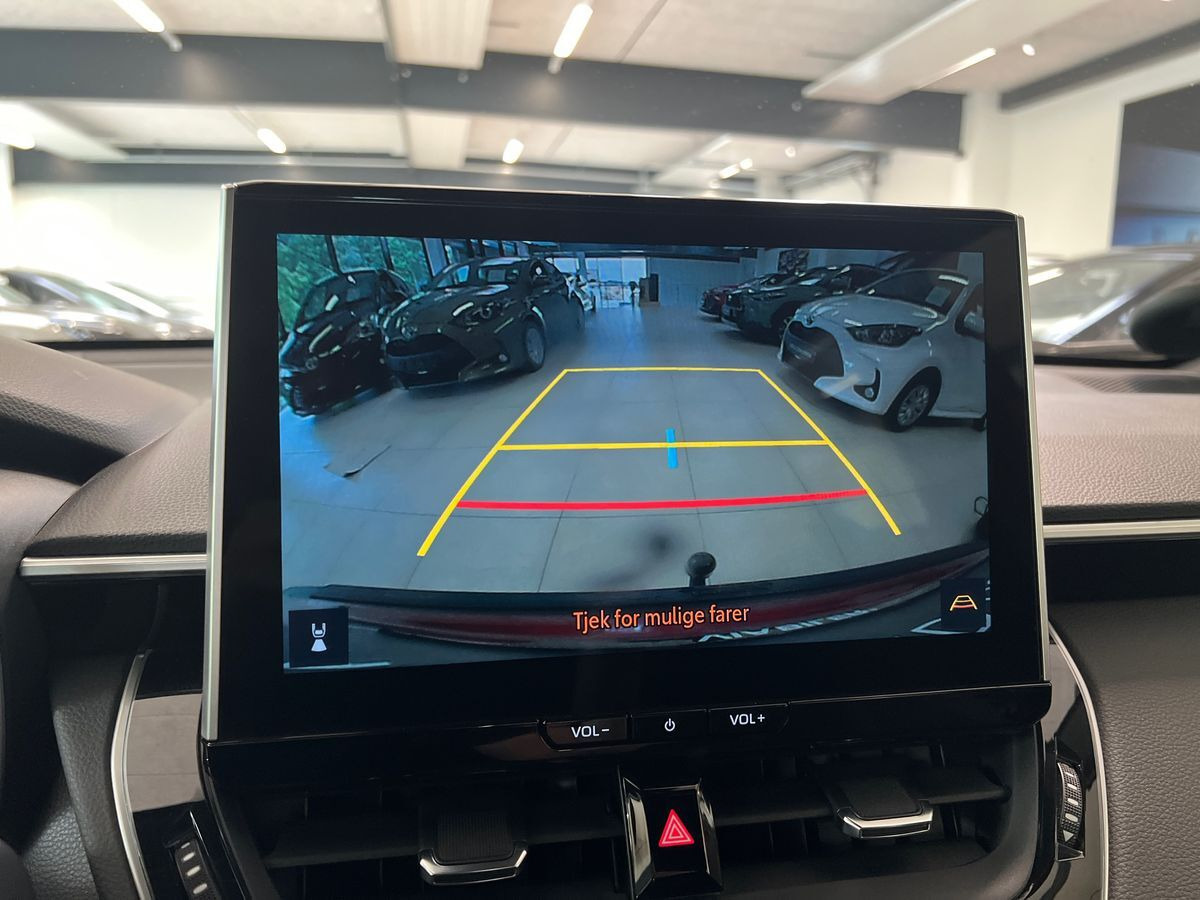 Rød Toyota Corolla Cross fra 2023
