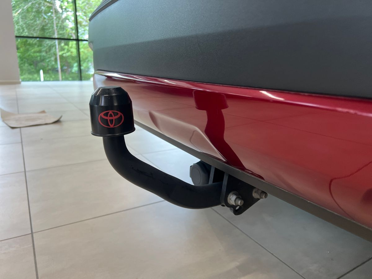 Rød Toyota Corolla Cross fra 2023